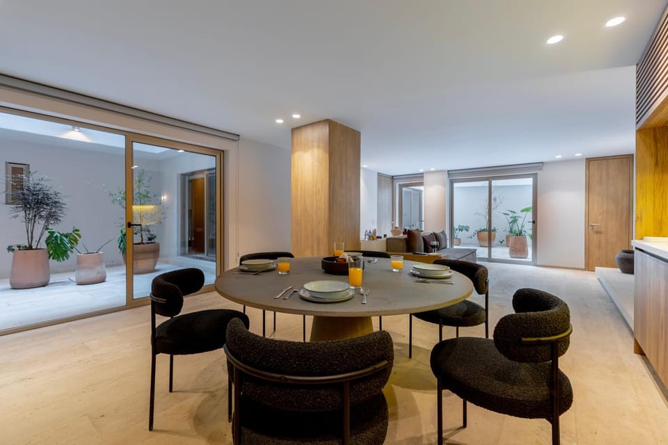 Patio, TV and multimedia, Living room, Seating area, Dining area, kitchen