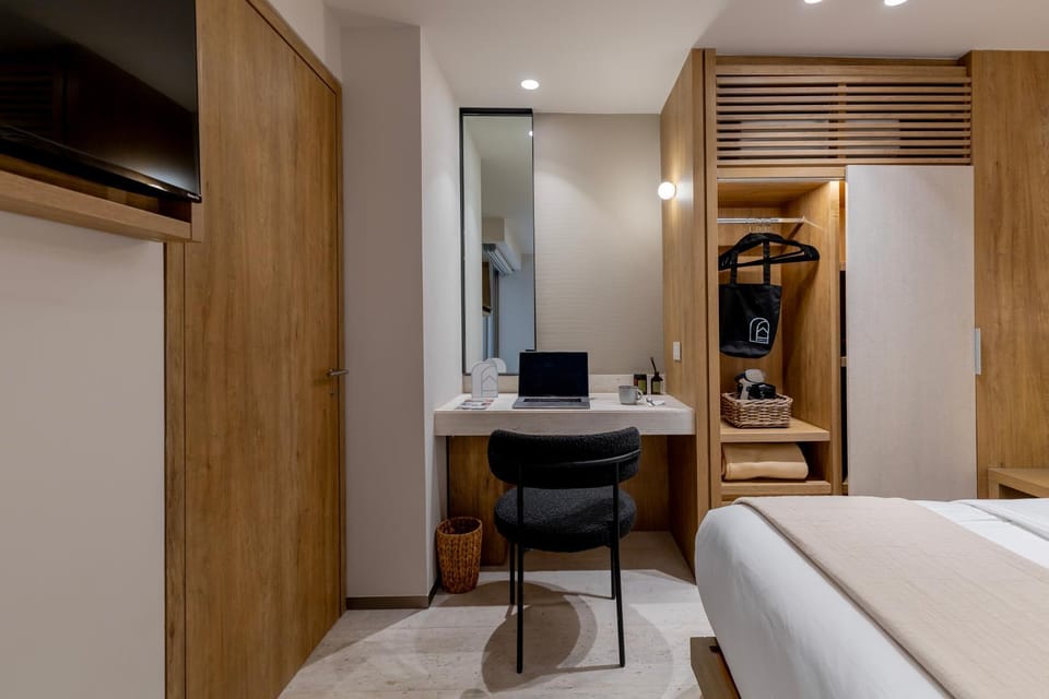 Bed, Place of worship, TV and multimedia, Photo of the whole room, Seating area, Bedroom, wardrobe