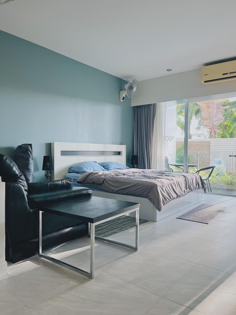 CHIC Beautiful apartment by the seaside, terrace, pool, free gym Apartment in Phuket