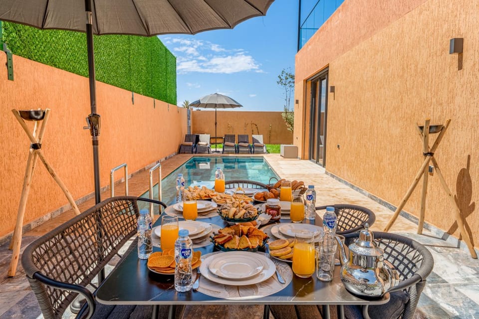 Luxury 5-Suite Villa with private pool in GOLF Amlkis Villa in Marrakesh
