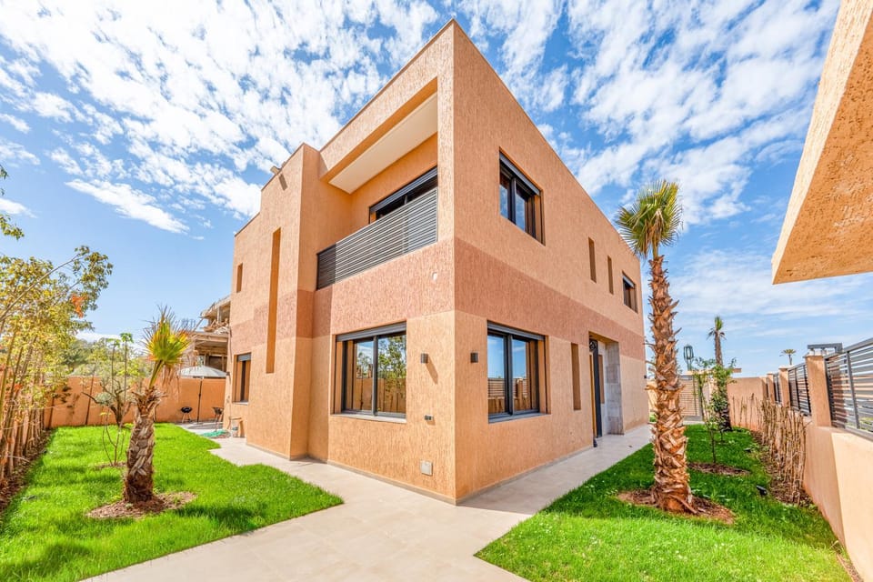 Luxury 5-Suite Villa with private pool in GOLF Amlkis Villa in Marrakesh