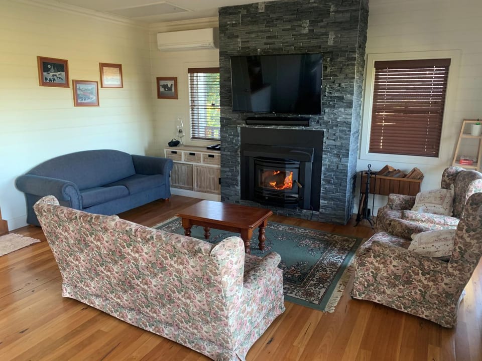 Peppergrove Cottage House in Berry