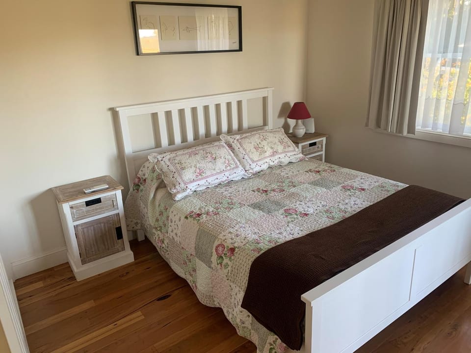 Peppergrove Cottage House in Berry