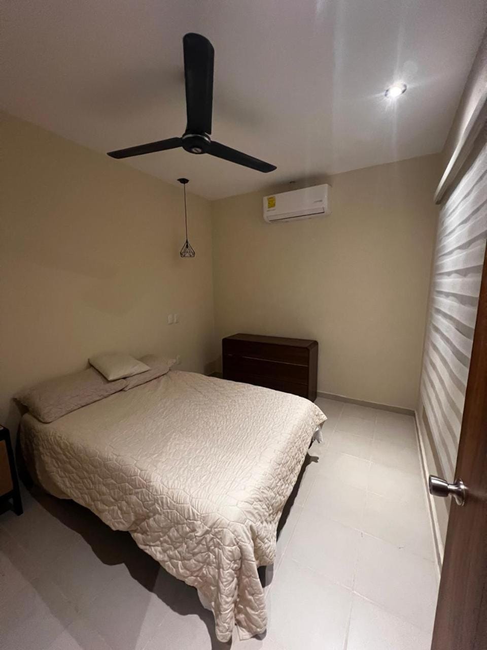 Bed, Photo of the whole room, Bedroom, air conditioner