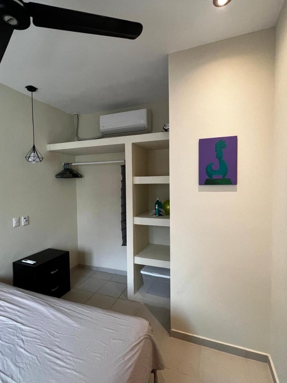 Bed, TV and multimedia, Photo of the whole room, Bedroom
