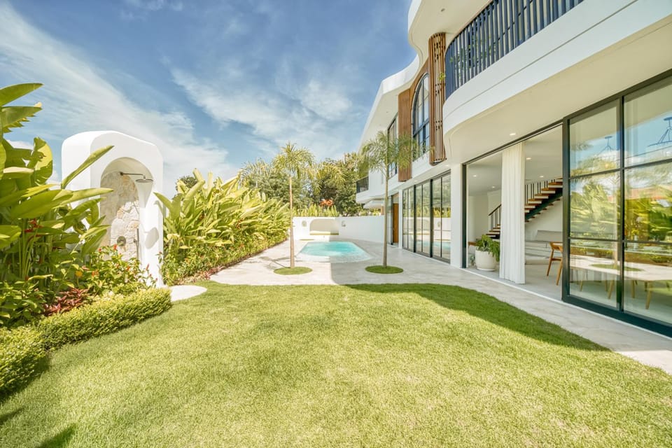 Property building, Garden, Garden view, Swimming pool