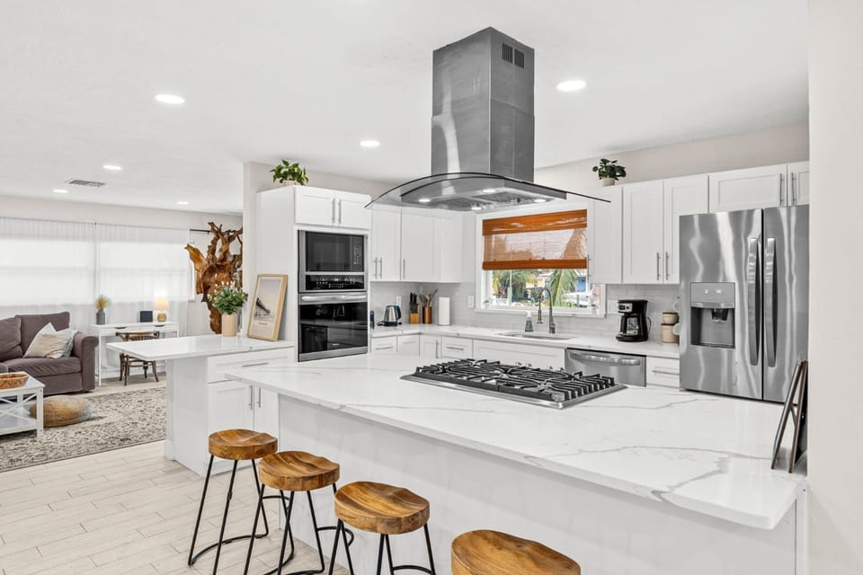 Kitchen or kitchenette, Dining area, dishwasher, oven, stove