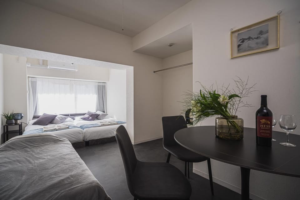 Bed, Dining area