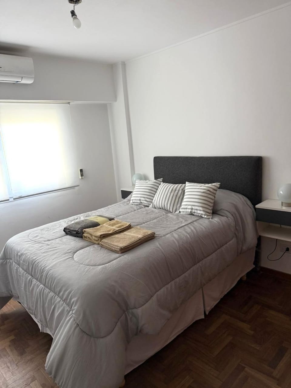 Bedroom, towels
