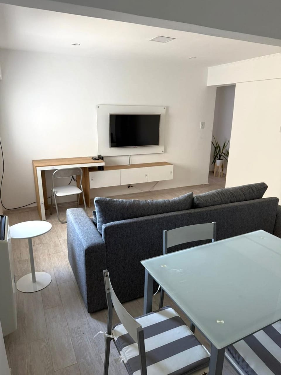 Communal lounge/ TV room, TV and multimedia, Living room, Seating area, Evening entertainment