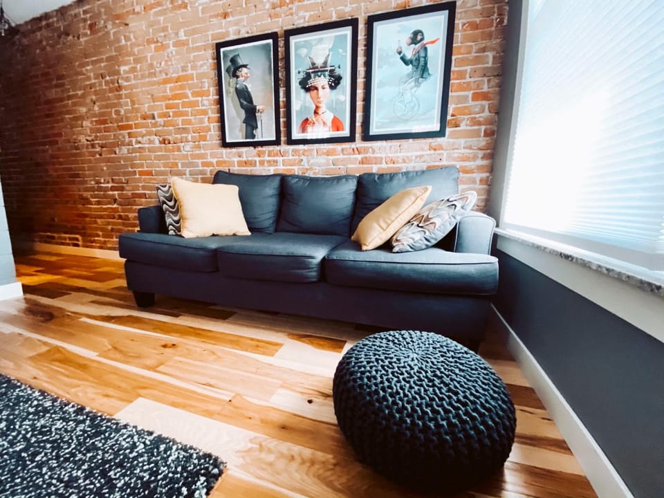 Blue Ox Charming 2 Bedroom Triplex - S Broadway House in Denver