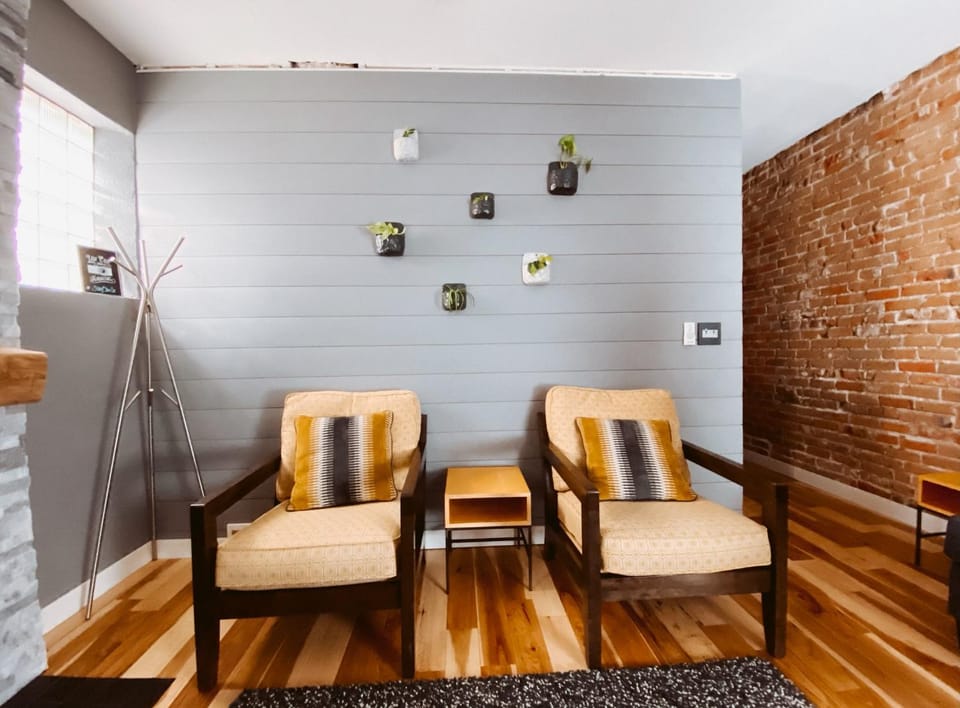 Blue Ox Charming 2 Bedroom Triplex - S Broadway House in Denver