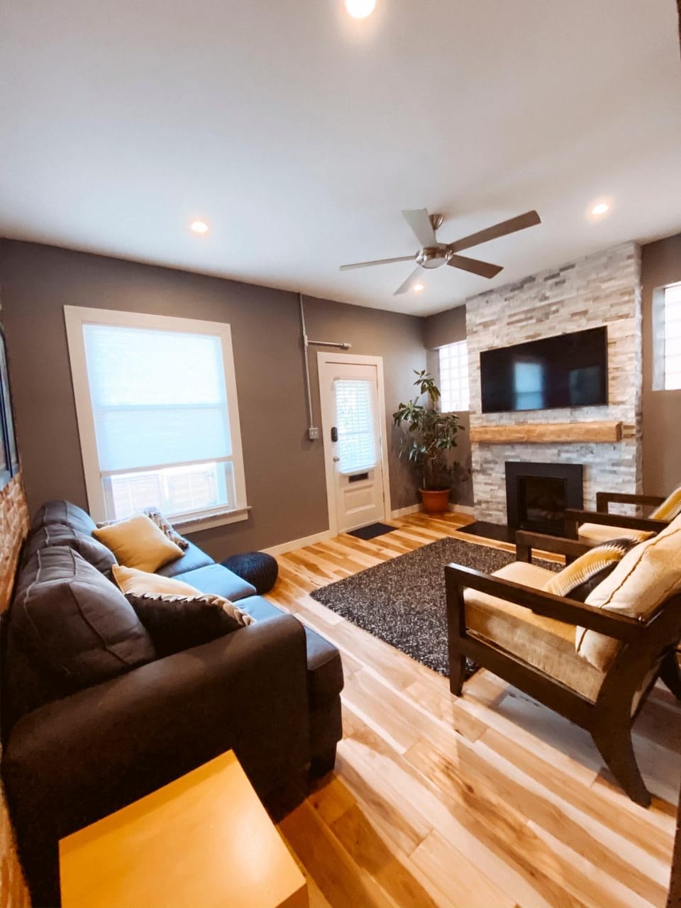 Blue Ox Charming 2 Bedroom Triplex - S Broadway House in Denver