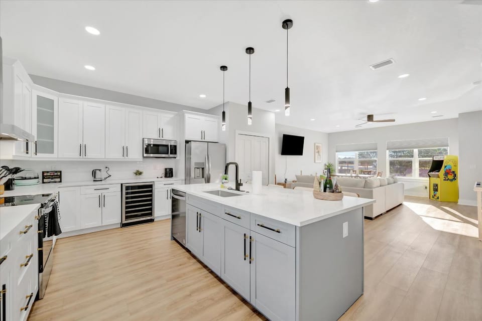 4br3ba Modern Sleeps 10 8 Minutes to Raymond James House in Tampa