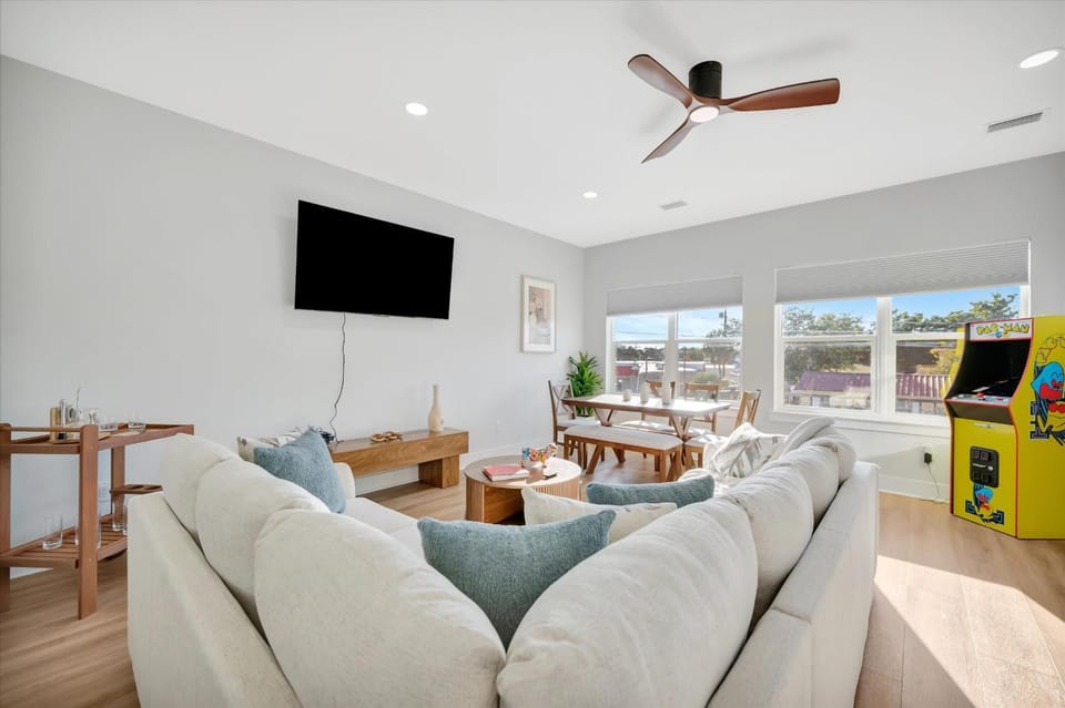4br3ba Modern Sleeps 10 8 Minutes to Raymond James House in Tampa