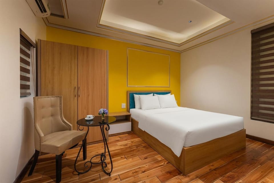 Photo of the whole room, Bedroom, wardrobe, air conditioner