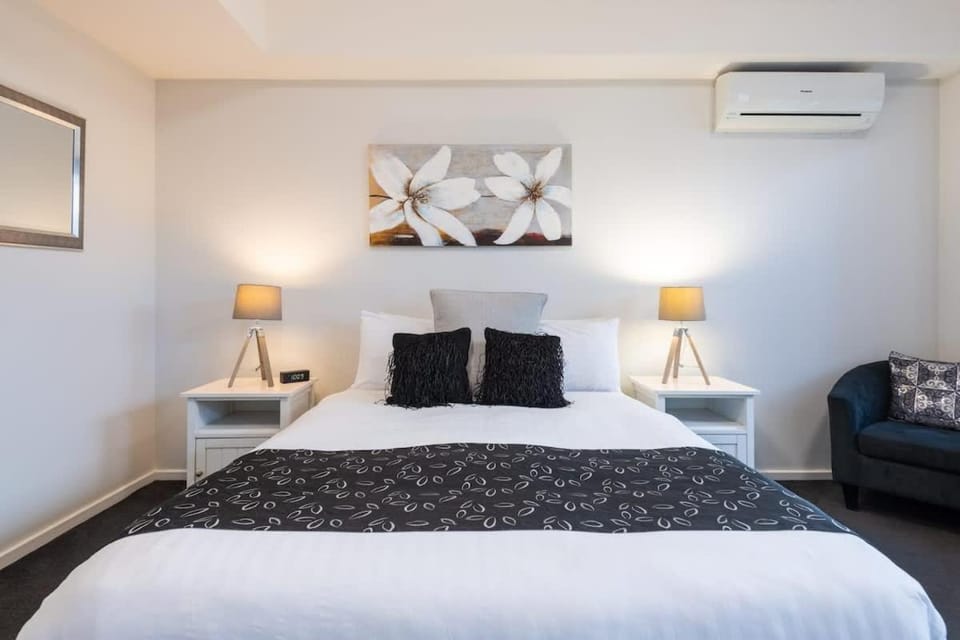 Myola - Modern Studio on Huskisson Main Street By Nautilus Apartments Jervis Bay Apartment in Huskisson