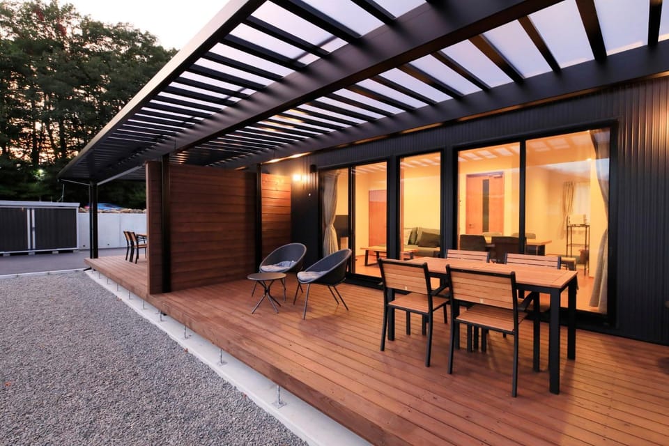 Property building, Patio, Balcony/Terrace