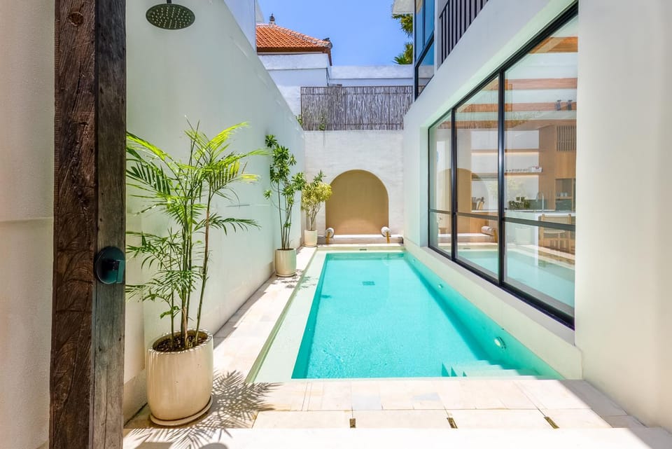 Swimming pool, Swimming pool