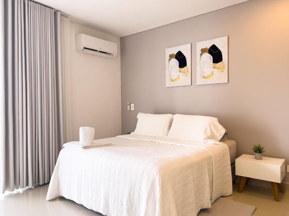 Bedroom, air conditioner