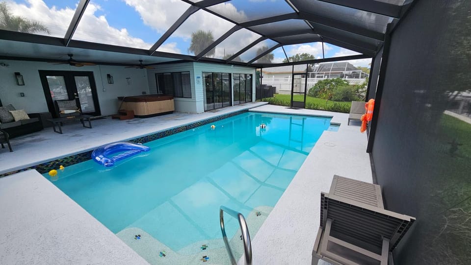 Pool view, Swimming pool, sunbed