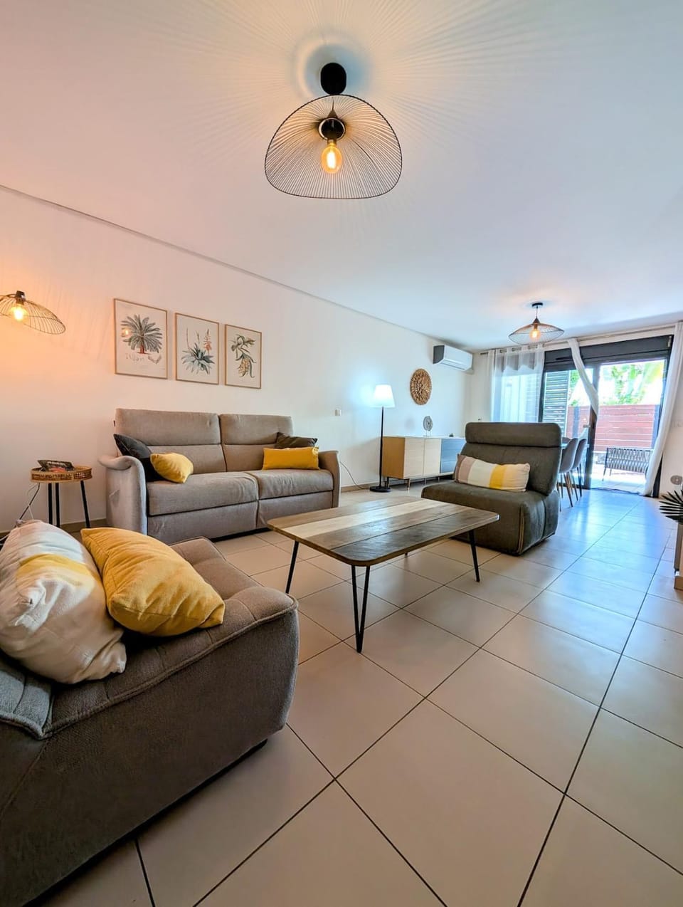 Living room, Seating area