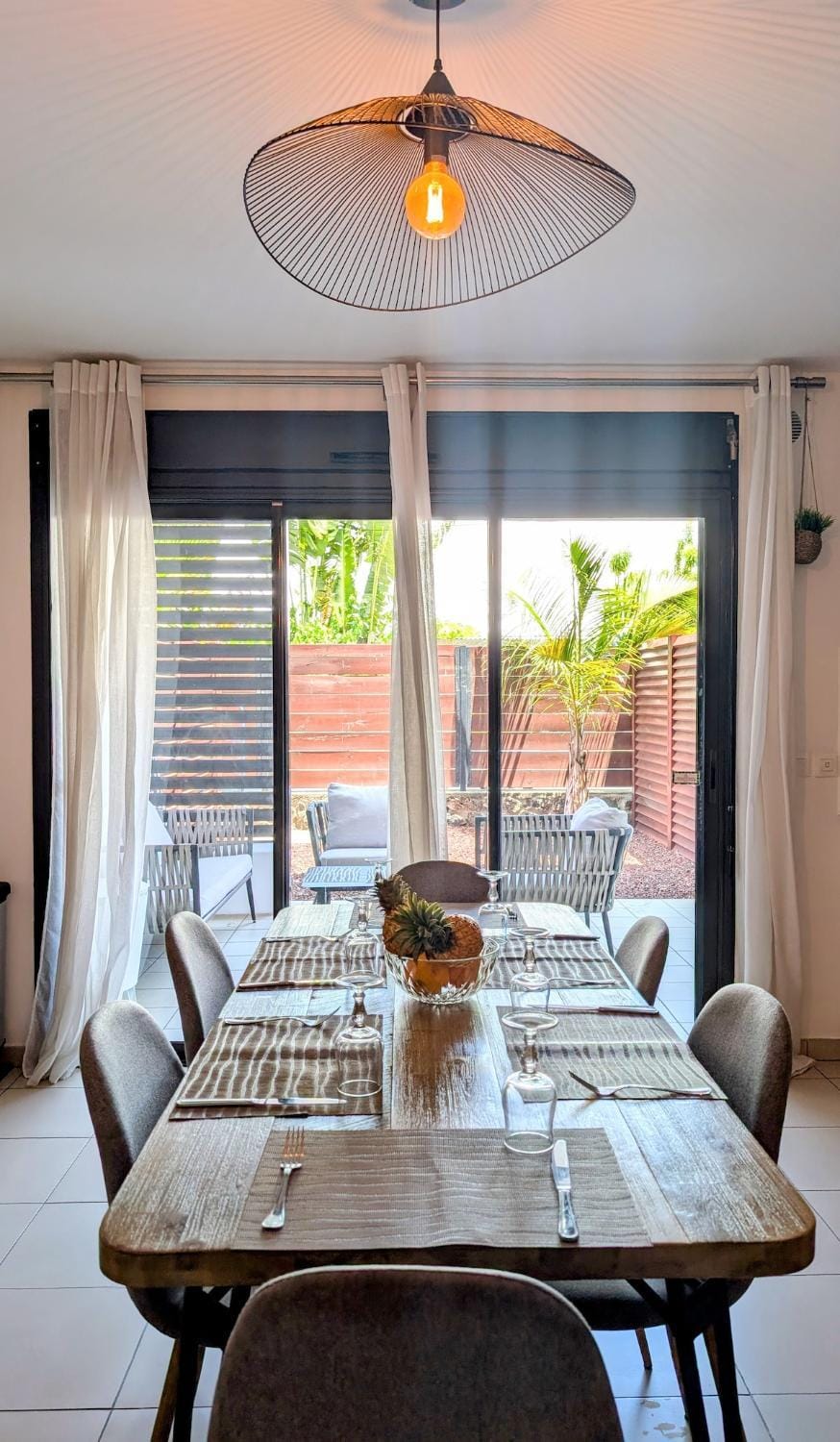 Seating area, Dining area