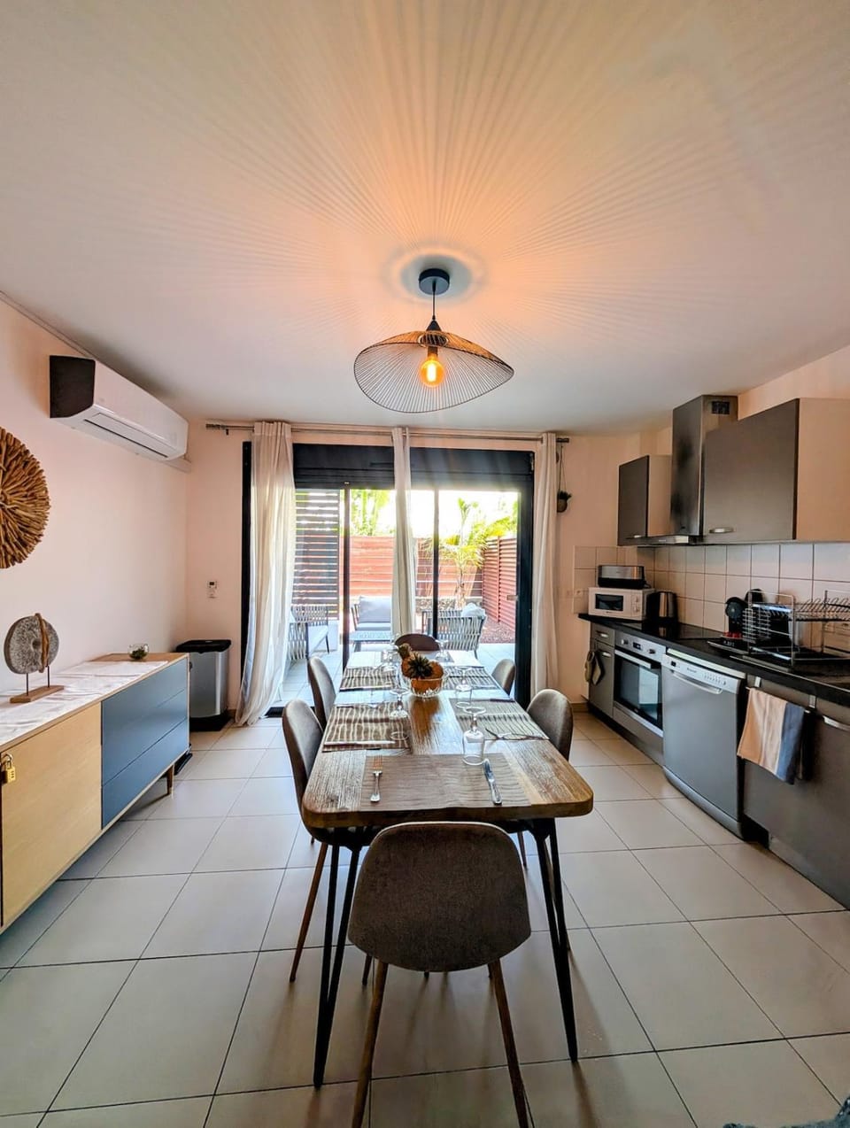 Kitchen or kitchenette, Seating area, Dining area, dishwasher, oven, toaster