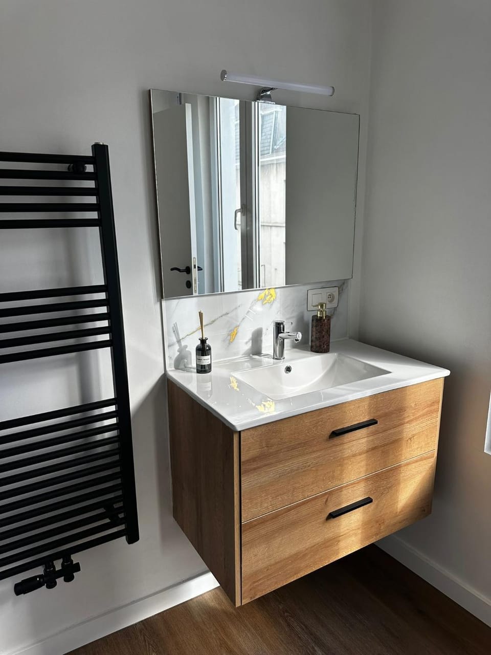 Lovely 1BR & 1LR Apt for 4P, Only 15 Min Walk to City Center Apartment in Ghent