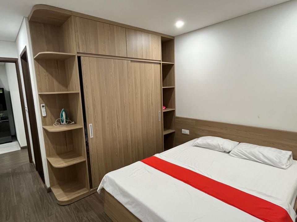 Bedroom, wardrobe