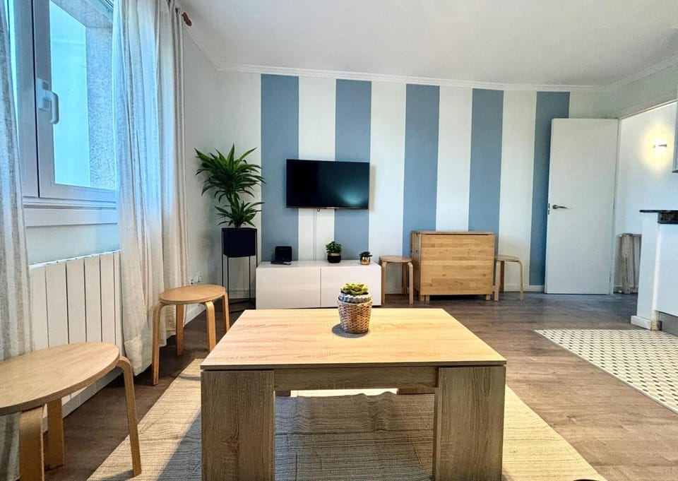 TV and multimedia, Living room, Dining area