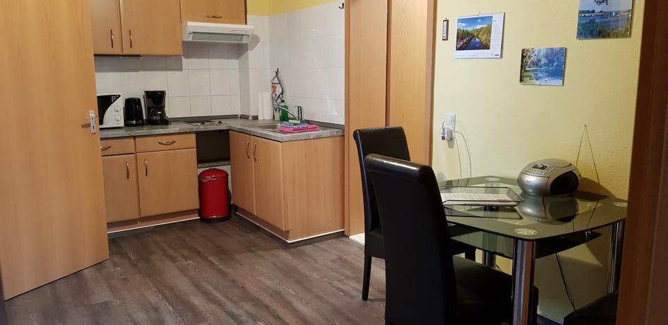 Kitchen or kitchenette, Dining area, stove, toaster
