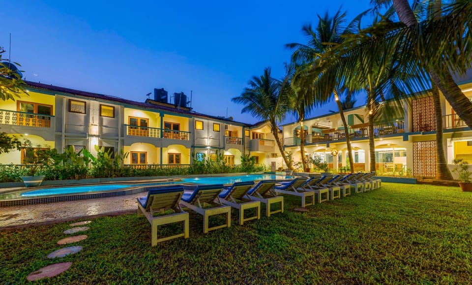 Property building, Garden, Swimming pool