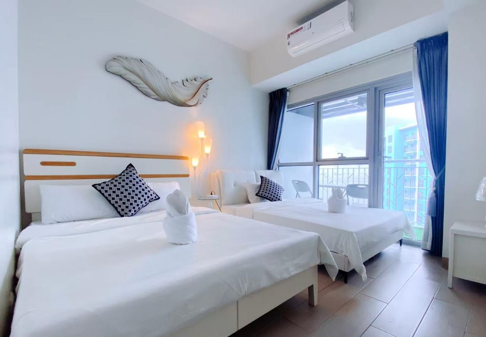 Bed, Photo of the whole room, Bedroom, towels, air conditioner