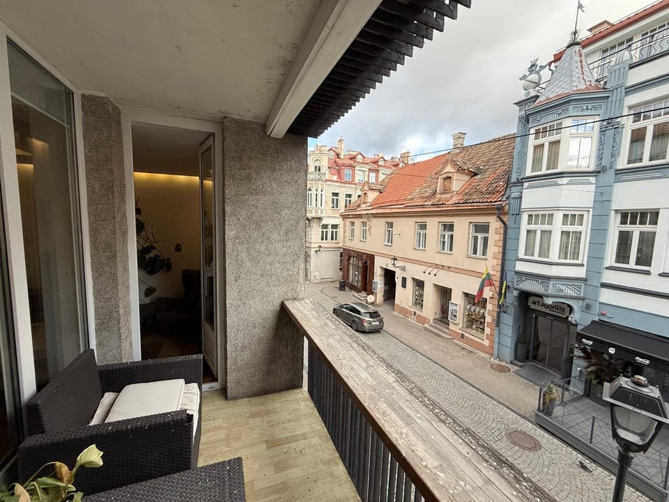 Property building, Neighbourhood, View (from property/room), Balcony/Terrace, City view, Street view, Location