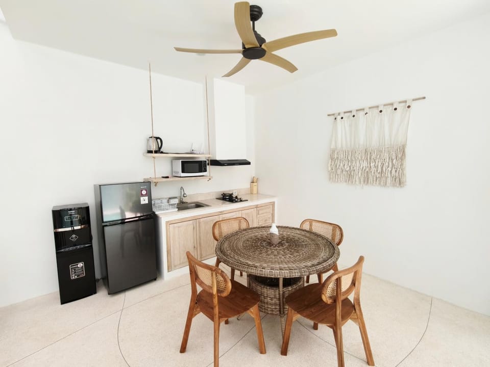 Kitchen or kitchenette, Dining area, Communal kitchen, kitchen