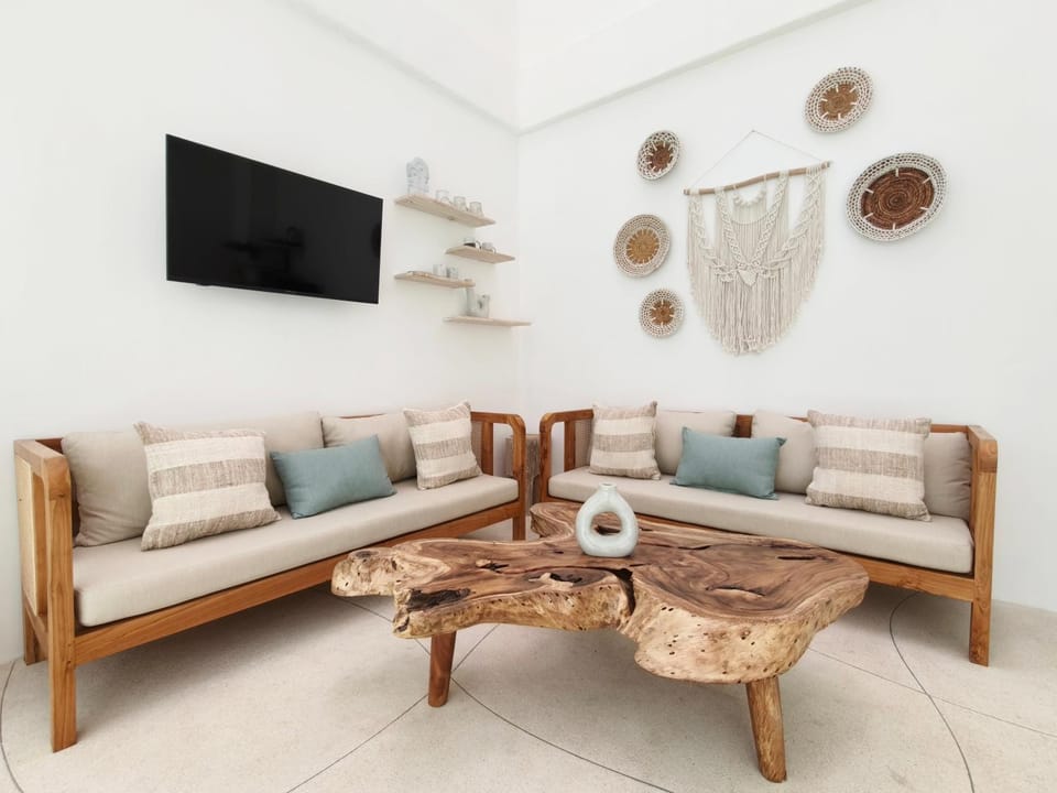 Living room, Guests