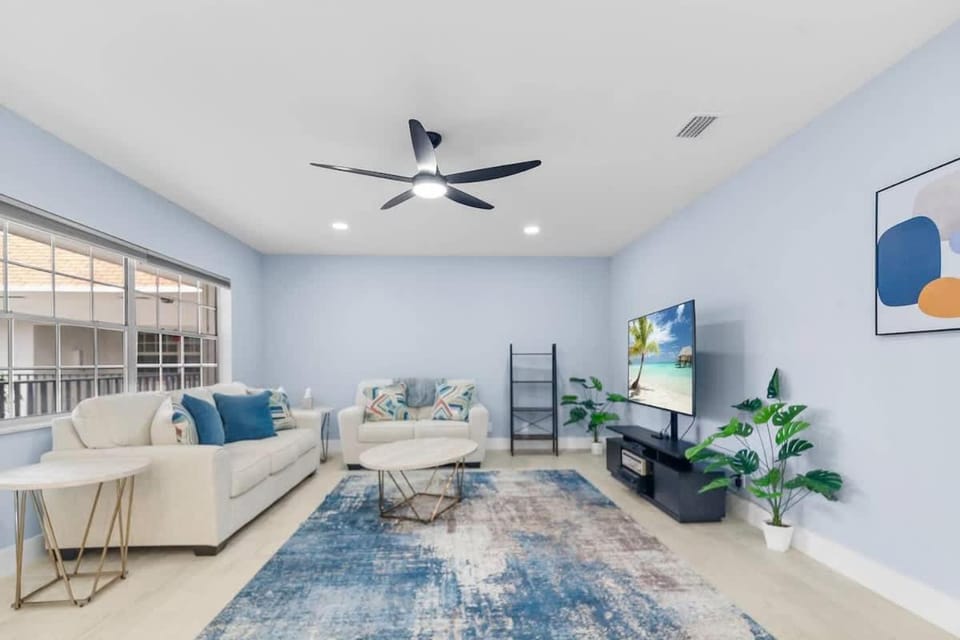 Las Olas & Beachside getaway with pool Apartment in Fort Lauderdale