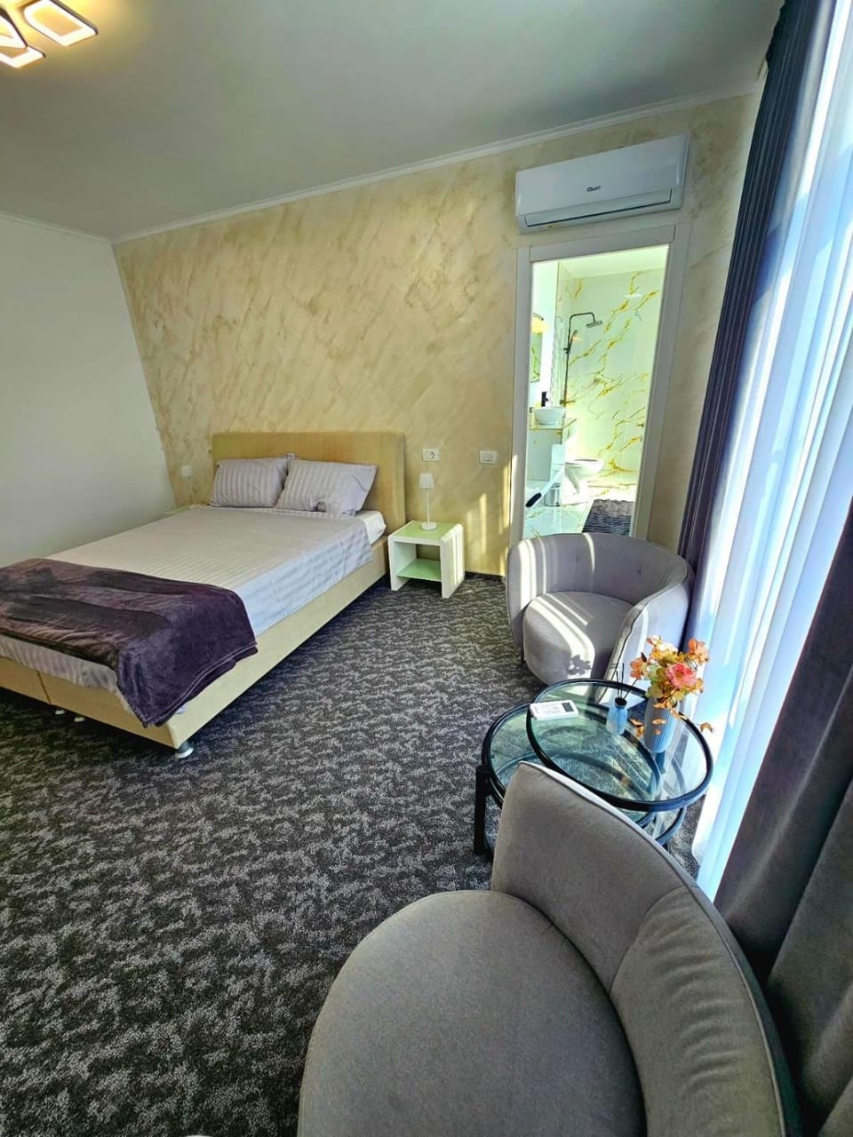 Paradisul Dunarii III double room with private bathroom Apartment in Romania