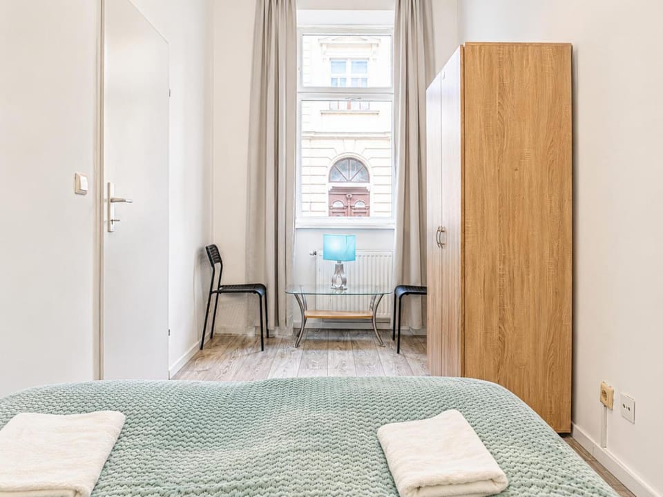 Bed, Bedroom, towels, wardrobe