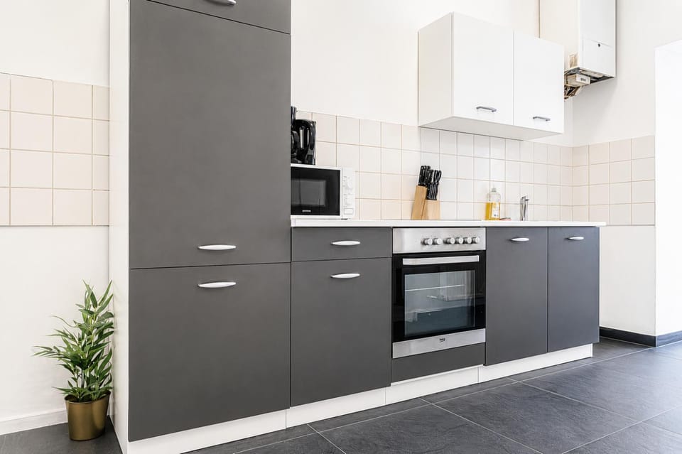 Kitchen or kitchenette, oven, stove