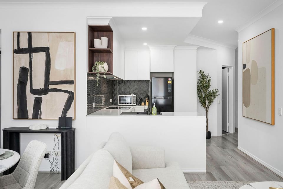 Kitchen or kitchenette, oven