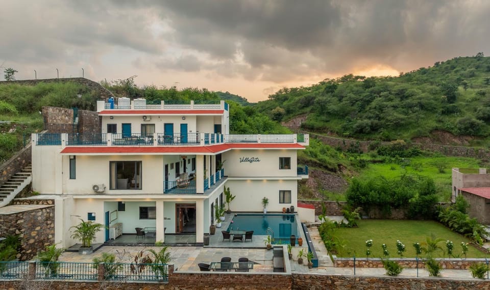 Property building, Spring, Day, Natural landscape, Garden, Garden view, Mountain view, Pool view, Swimming pool