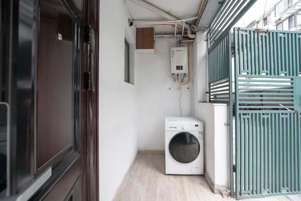 YunXuan - Generous Central Flat with Exclusive Courtyard Apartment in Shanghai