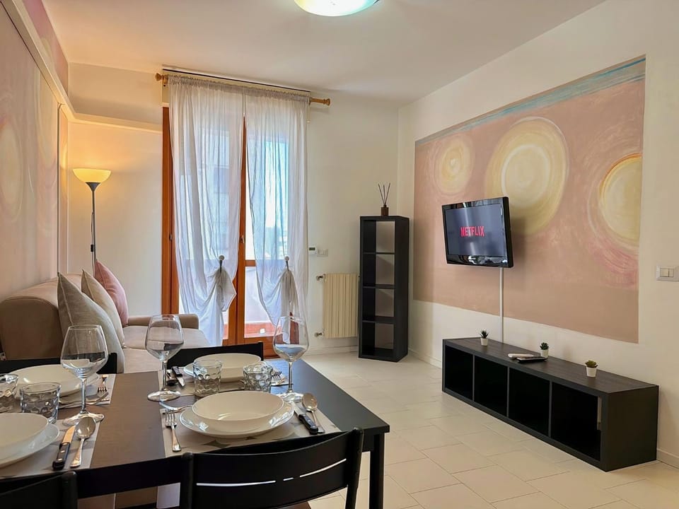 TV and multimedia, Living room, Seating area, Dining area