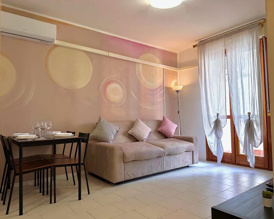 Living room, Seating area, Dining area, air conditioner