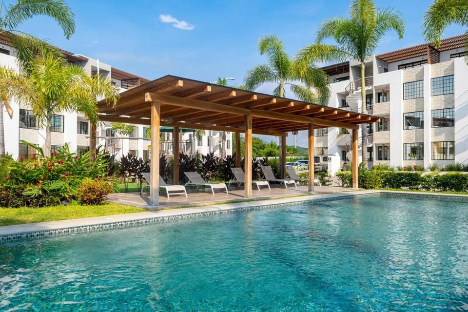 Property building, Day, Garden view, Pool view, Swimming pool, Swimming pool, sunbed