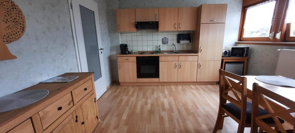 Kitchen or kitchenette, Dining area, stove