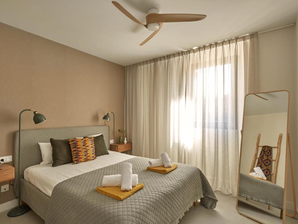 Bed, Photo of the whole room, Bedroom