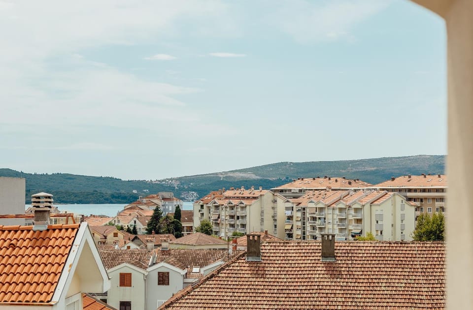 City view, Sea view